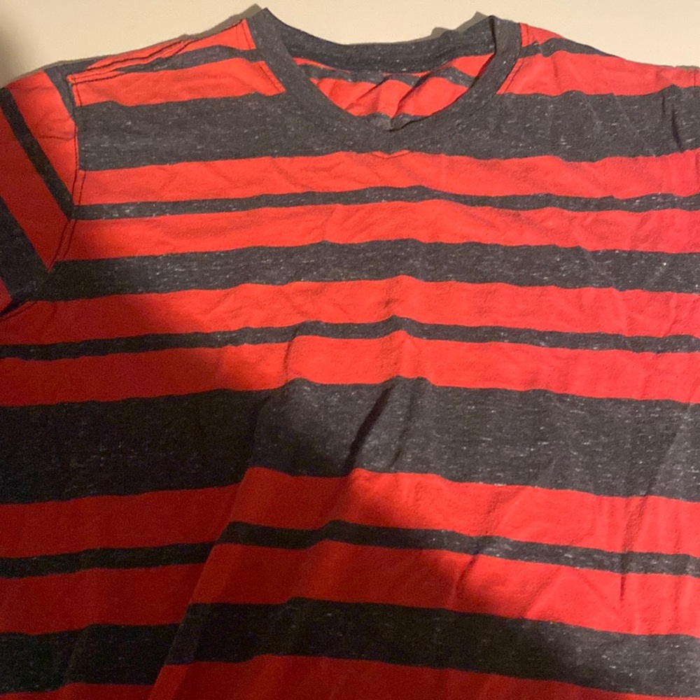 Mens v neck muscle fit